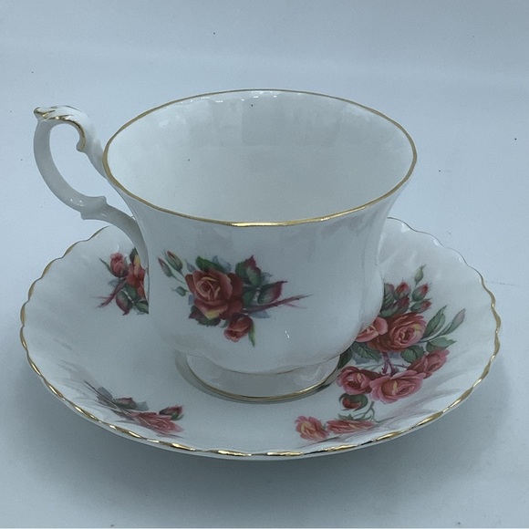 Vintage 1967 Royal Albert England Centennial Rose Bone China Teacup and Saucer - Picture 5 of 12